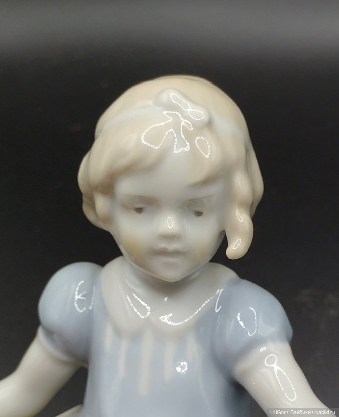 Статуэтка "Девочка, кормящая цыплят" Metzler & Ortloff, (Метцлер и Ортлофф) Германия, фарфор (фото 4)