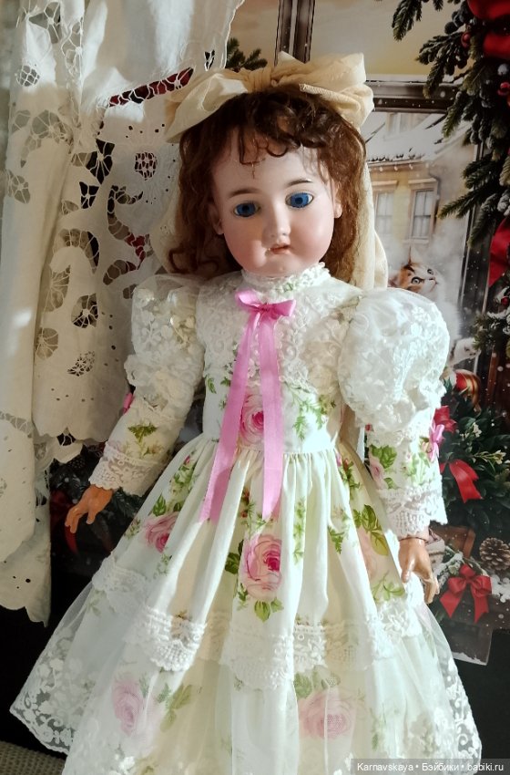 Нарядное сатиновое платье для антикварных кукол и реплик ориентировочно 60-70см роста (фото 7)