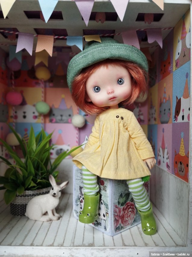 Яркий комплект с обувью для малышек Монст