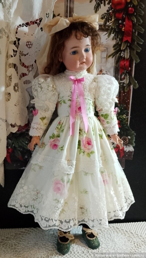 Нарядное сатиновое платье для антикварных кукол и реплик ориентировочно 60-70см роста