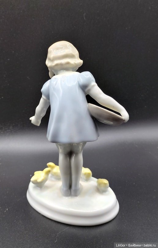 Статуэтка "Девочка, кормящая цыплят" Metzler & Ortloff, (Метцлер и Ортлофф) Германия, фарфор (фото 3)