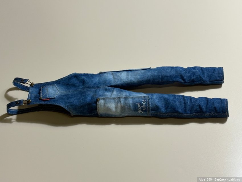 Продам джинсовый комбинезон для новых куколок Натальи Петровой (Чарли, Лана, Шайло)