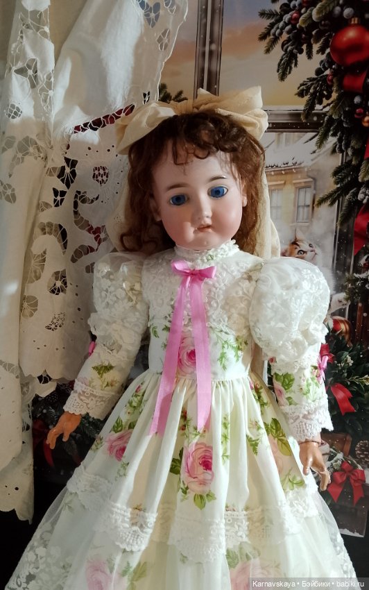 Нарядное сатиновое платье для антикварных кукол и реплик ориентировочно 60-70см роста (фото 10)