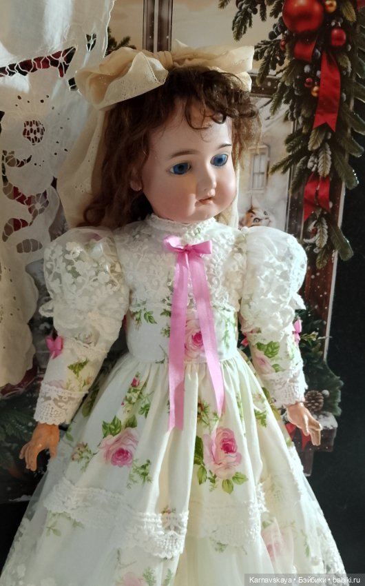 Нарядное сатиновое платье для антикварных кукол и реплик ориентировочно 60-70см роста (фото 8)