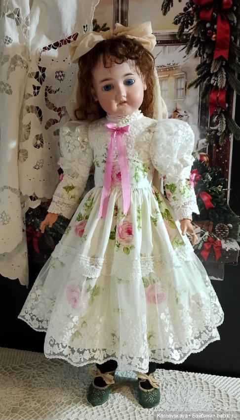 Нарядное сатиновое платье для антикварных кукол и реплик ориентировочно 60-70см роста (фото 6)