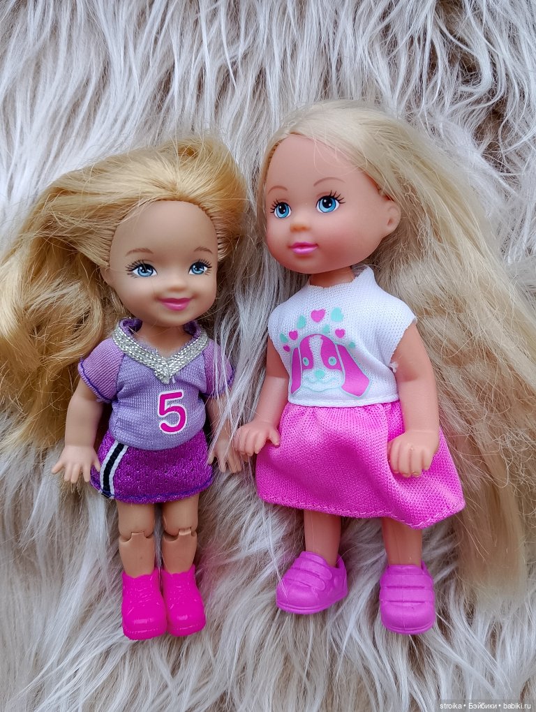 Две куклы в родной одежде вместе: Келли и Еви
