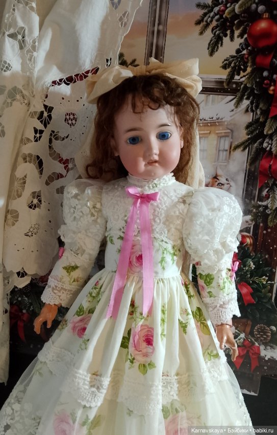 Нарядное сатиновое платье для антикварных кукол и реплик ориентировочно 60-70см роста