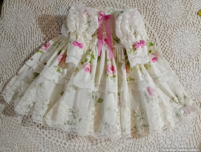 Нарядное сатиновое платье для антикварных кукол и реплик ориентировочно 60-70см роста