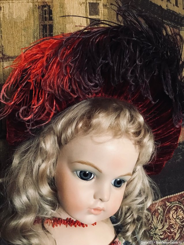 Бонет красного бархата , на сложном стальном каркасе , для антикварных кукол и реплик (фото 6)