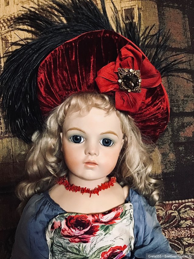 Бонет красного бархата , на сложном стальном каркасе , для антикварных кукол и реплик (фото 9)