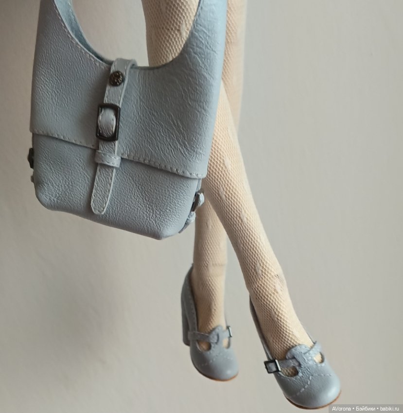 Красивый комплект из натуральной кожи в серо голубом цвете (фото 2)