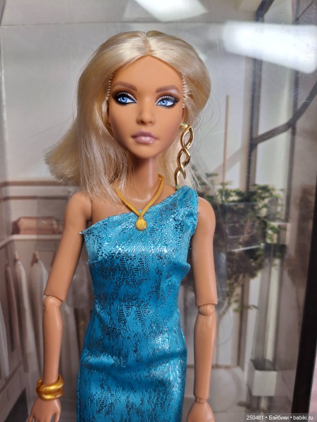 Коллекционная шарнирная Барби Barbie Styled By Maeve Reilly