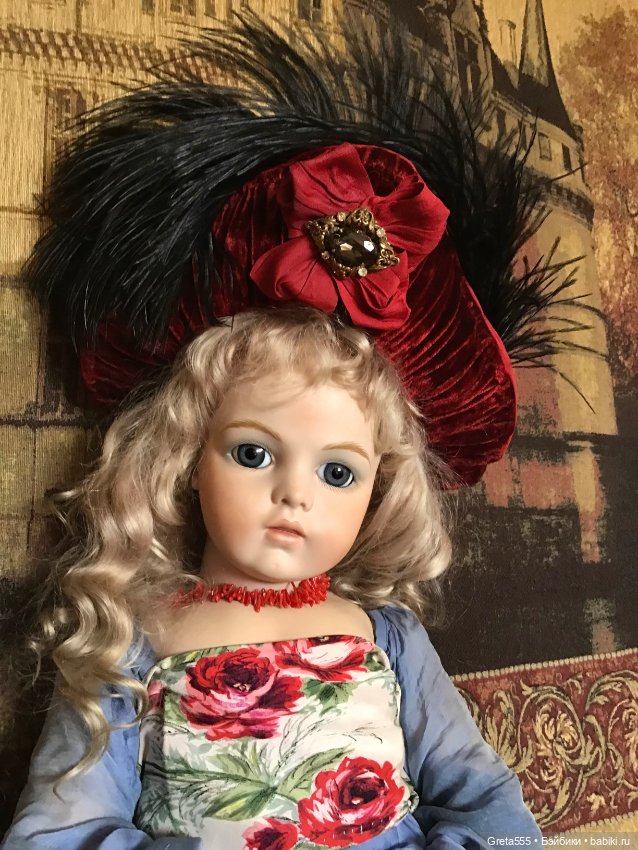 Бонет красного бархата , на сложном стальном каркасе , для антикварных кукол и реплик (фото 3)