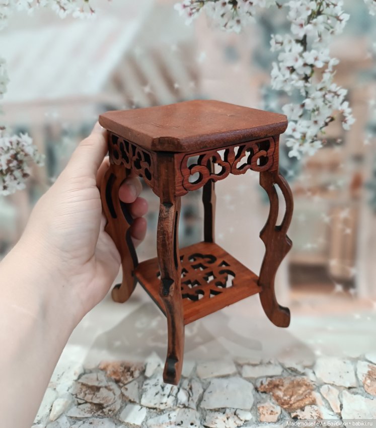 Столик № 2 натуральное дерево резное