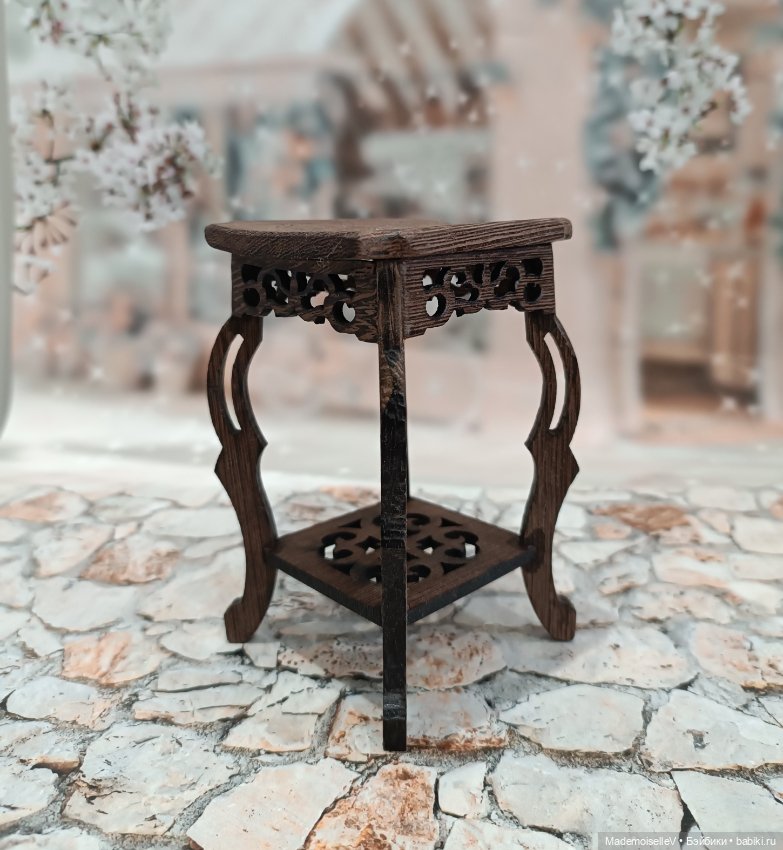 Столики натуральное дерево резное с дефектами (фото 9)