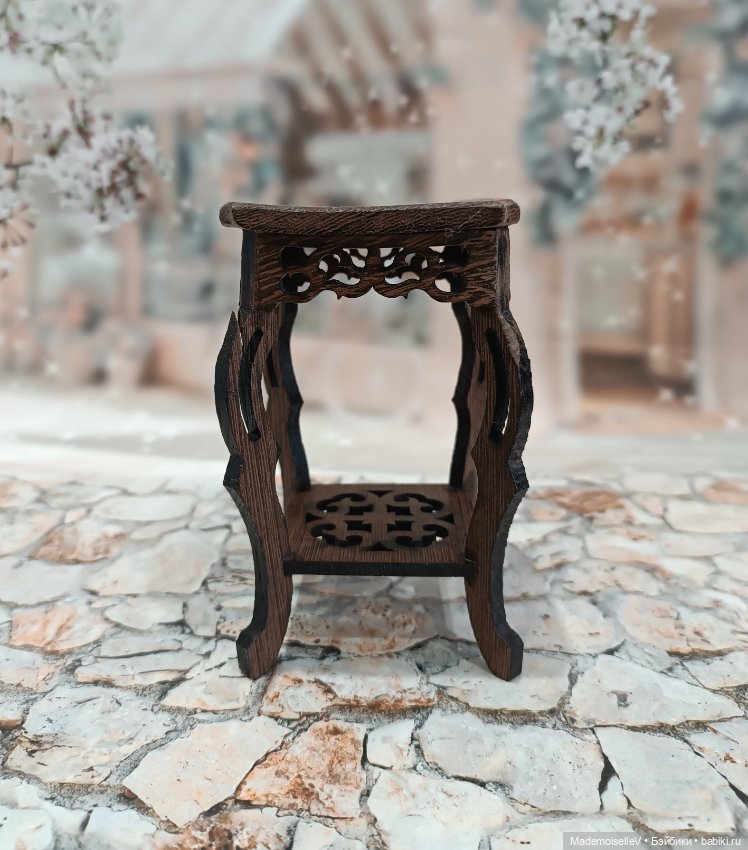 Столики натуральное дерево резное с дефектами (фото 10)