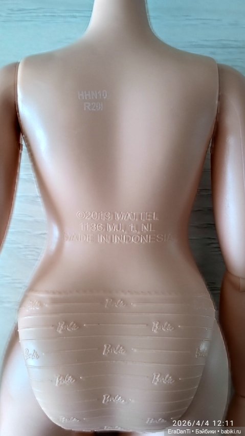 Тело 2022 Barbie Extra #18 Checker Coat Doll (HHN10) (фото 3)
