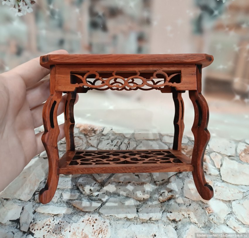 Столик № 1 натуральное дерево резное