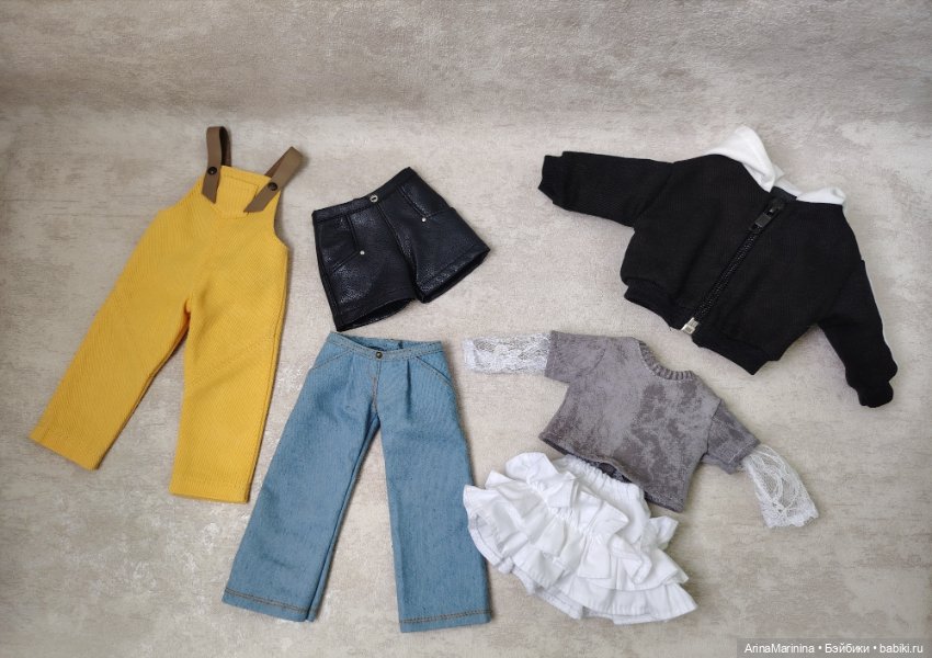 Лот одежды для кукол Паола Рейна