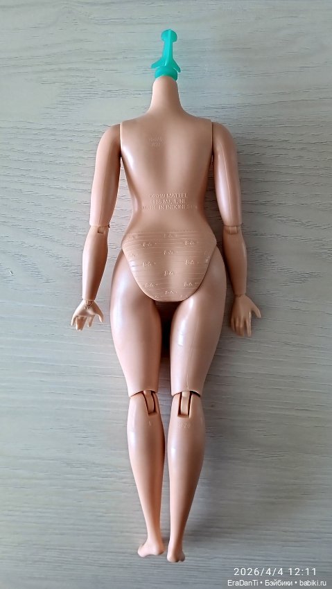 Тело 2022 Barbie Extra #18 Checker Coat Doll (HHN10) (фото 2)