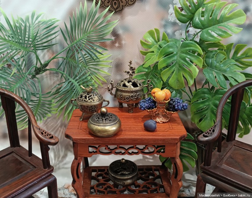 Столик № 1 натуральное дерево резное