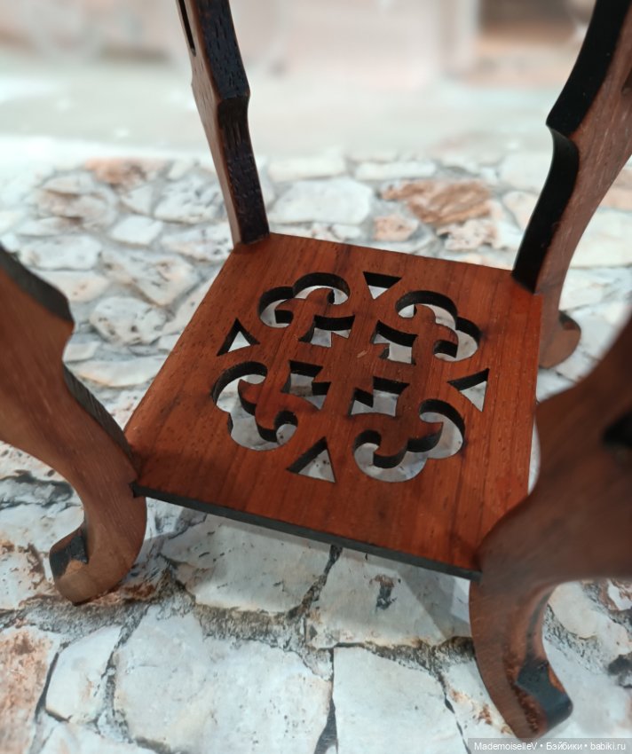 Столик № 2 натуральное дерево резное