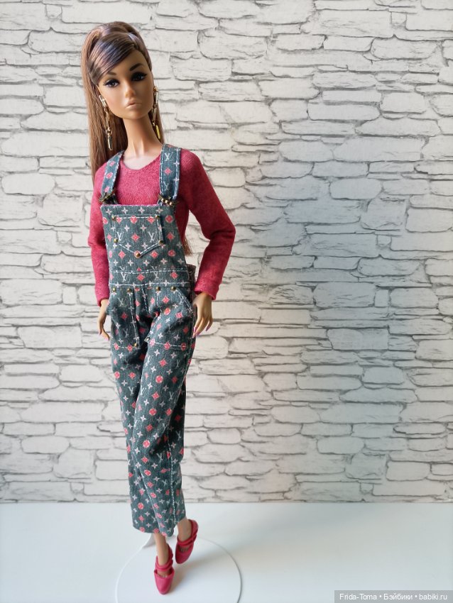 Одежда на Момоко поппи барби петит комбинезон Луи вюттон и лонгслив- боди
