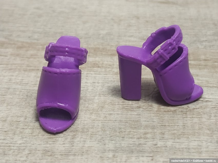 Сиреневые босоножки для Барби