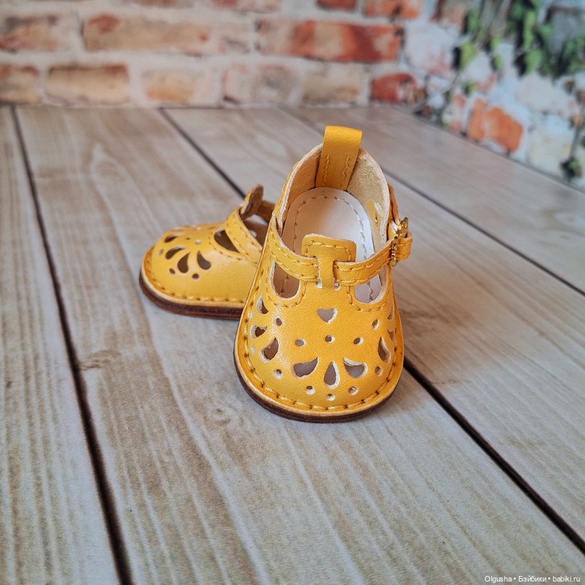 Желтые сандалики на Вихтеля