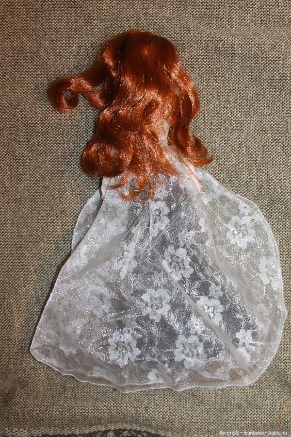 Подружка Дженни Наоми в вечернем наряде (фото 6)