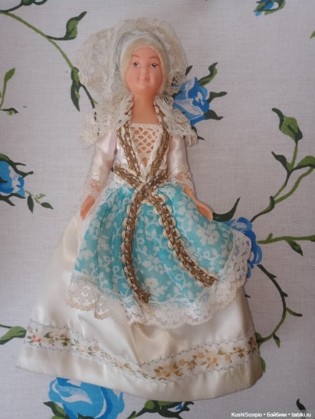 Лот винтажных дам от Petitcollin