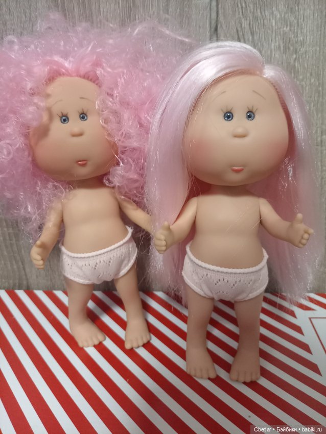 Мини Мия с прямыми волосами Испания