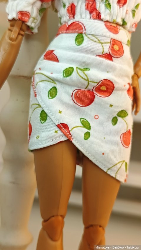Комплект одежды для Барби юбка с ягодами вишни (фото 3)