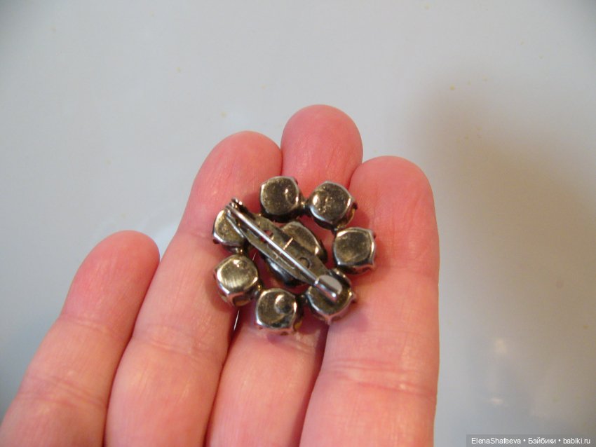 Маленькая ,красивая , винтажная Брошь для кукольных нарядов (фото 2)