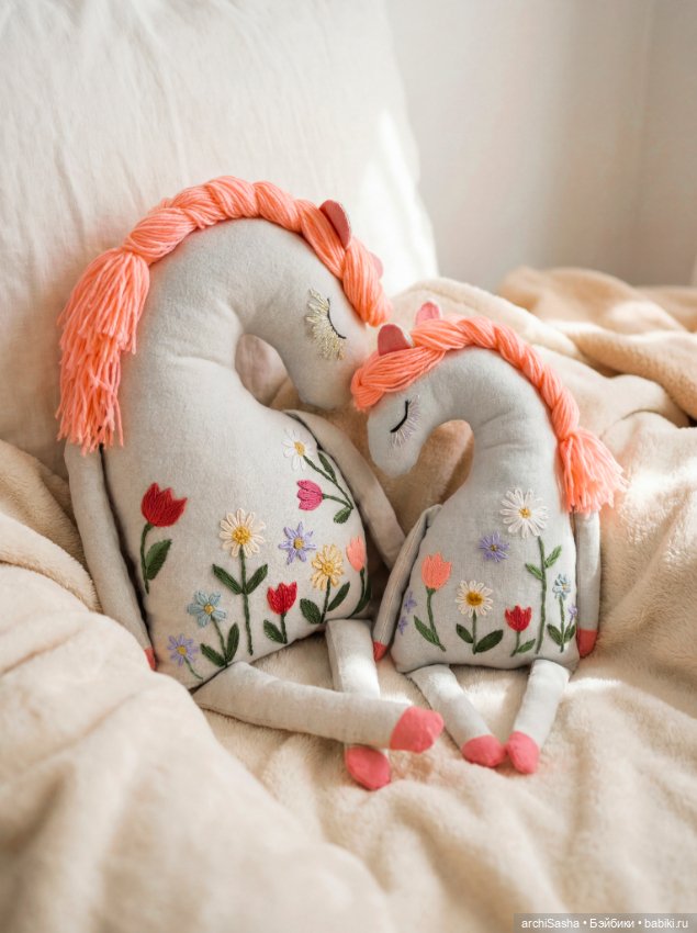 Интерьерные лошадки-подушки