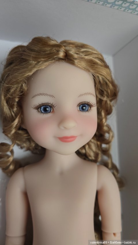 Валентина Ruby Red 37 см, нюд и в паричке Изабеллы (фото 2)