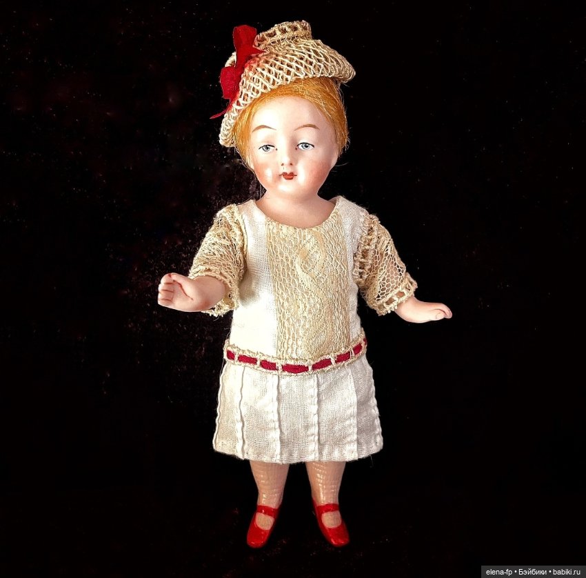 "Красная туфелька" — Реплики антикварных кукол