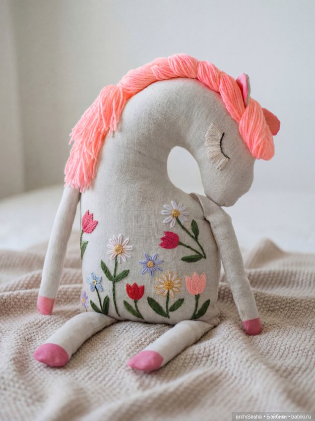 Интерьерные лошадки-подушки (фото 2)