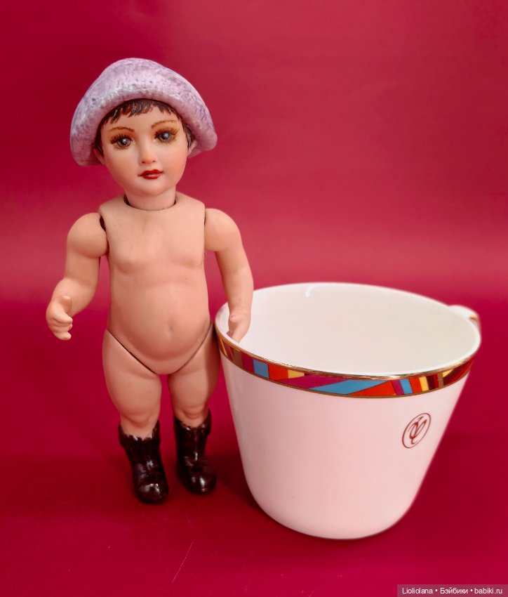 Маленькая фарфоровая кукла по молду Paul Jackson. США