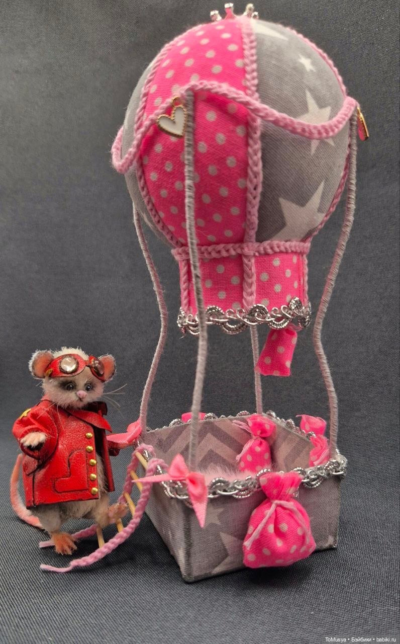 Вязаная мышка-летчица Дусенька Небоедова на воздушном шаре (фото 5)
