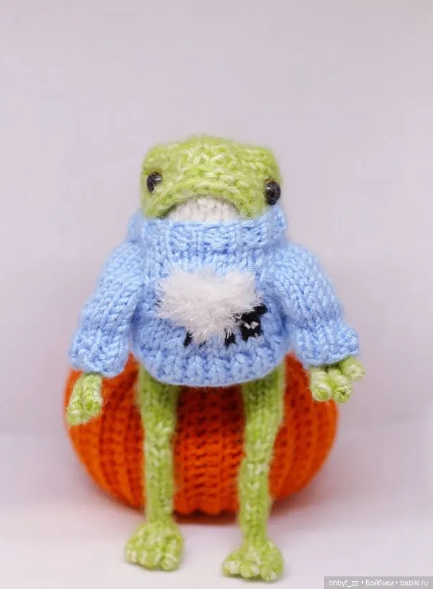 Вязаная лягушка с тыквой — Авторские игрушки