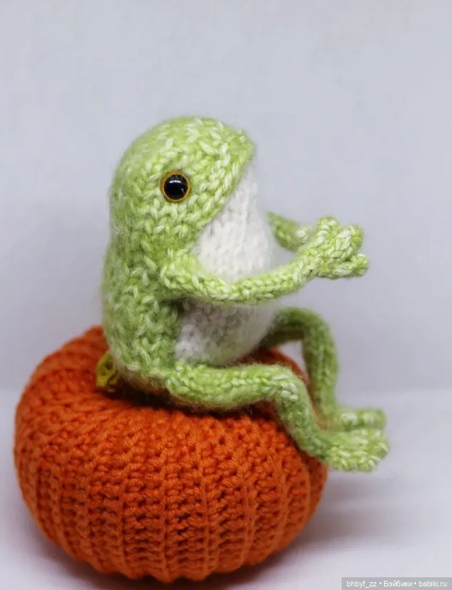 Вязаная лягушка с тыквой — Авторские игрушки (фото 5)