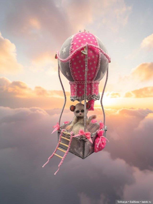 Вязаная мышка-летчица Дусенька Небоедова на воздушном шаре