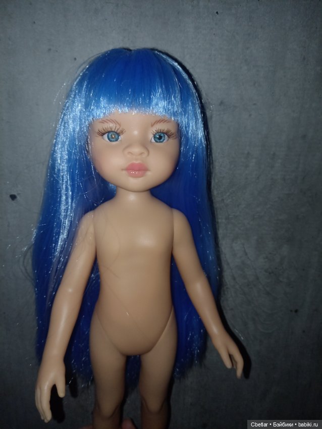 Паола Рейна Лиу голубые волосы