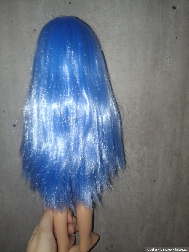 Паола Рейна Лиу голубые волосы (фото 2)