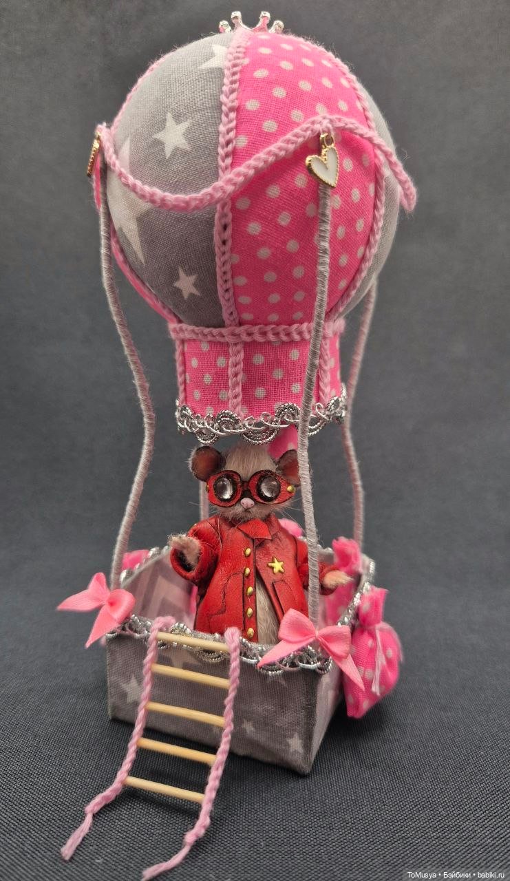 Вязаная мышка-летчица Дусенька Небоедова на воздушном шаре (фото 6)