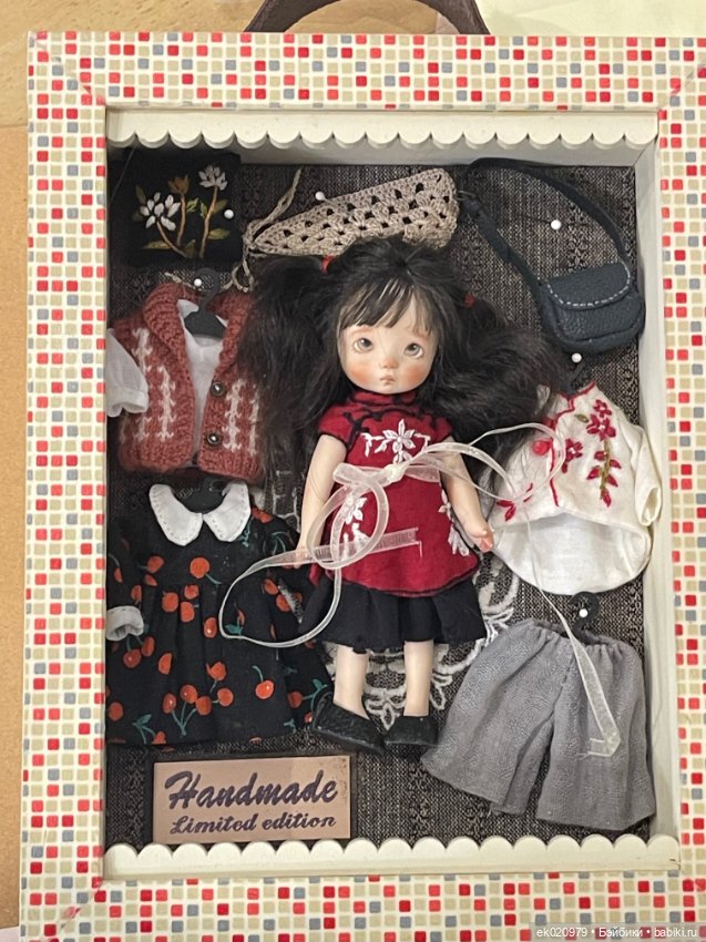 Фарфоровая куколка Sun Joo Lee 10,5 см (фото 4)