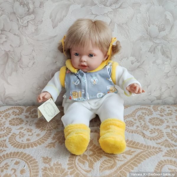 Carmen Gonzalez NILO, мягконабивная кукла НИЛО в комбинезоне, 48 см (фото 3)