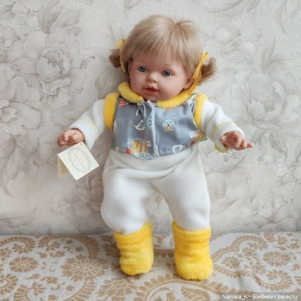 Carmen Gonzalez NILO, мягконабивная кукла НИЛО в комбинезоне, 48 см (фото 5)