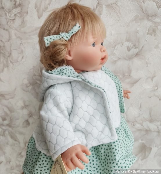 Carmen Gonzalez NILO, мягконабивная кукла НИЛО в бело-зеленом комплекте, 48 см (фото 4)